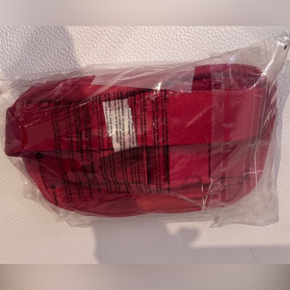 Lululemon EveryWhere Belt Bag 1L Cherry Mist - Picture 5 of 5